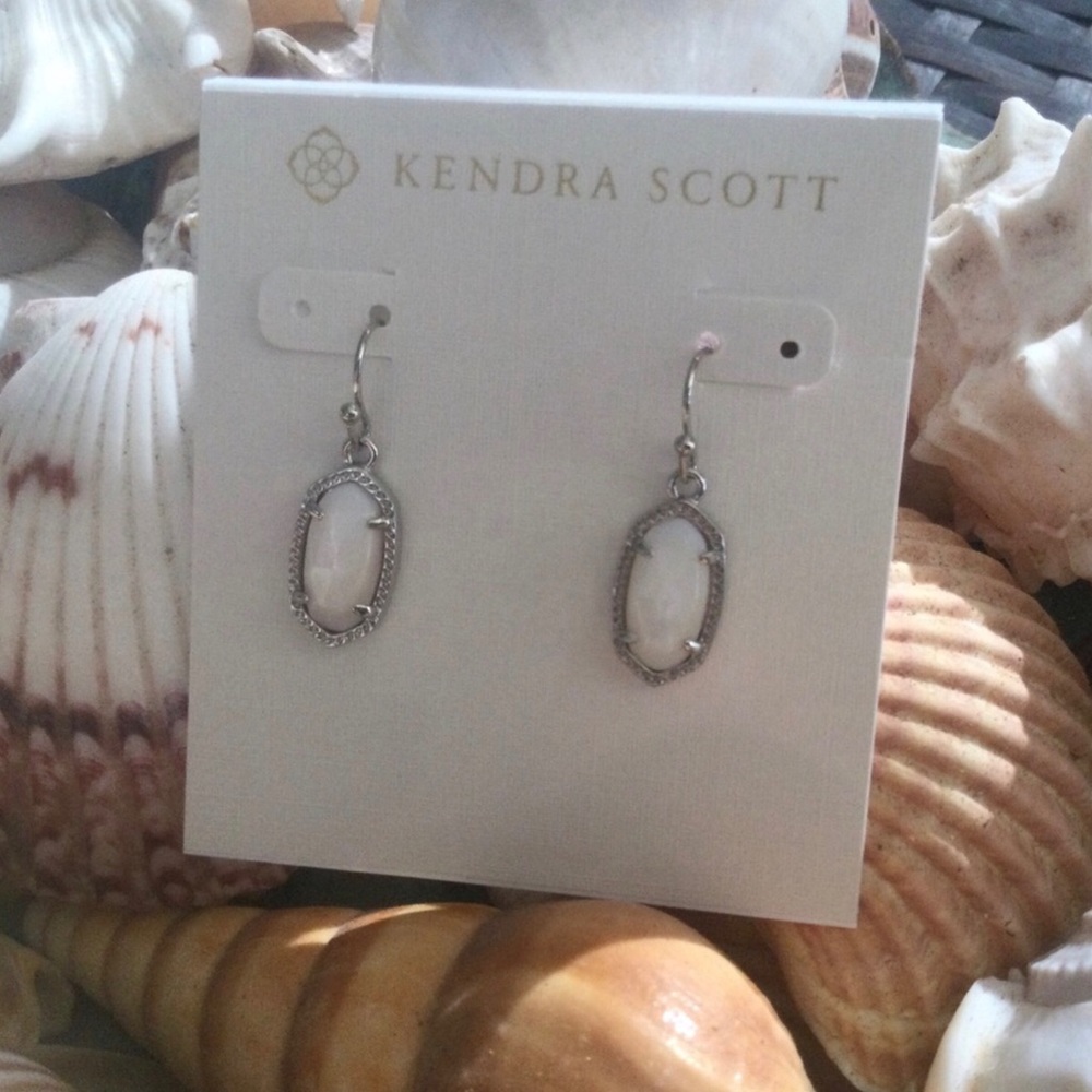 NEW KENDRA SCOTT SILVER LEE WHITE PEARL EARRINGS💗💗💗